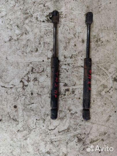 Упор капота ford mondeo 2