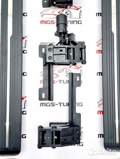 Выдвижные пороги Jeep Grand Cherokee WK2 2016-2023