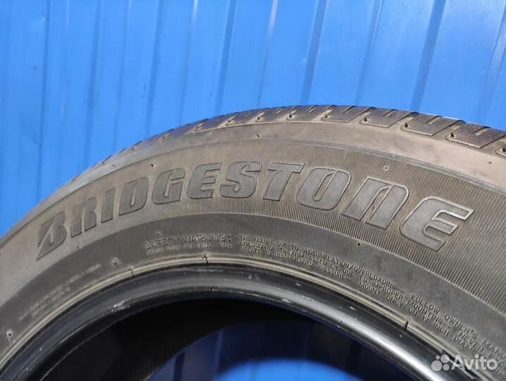 Bridgestone Dueler H/T 687 225/65 R17