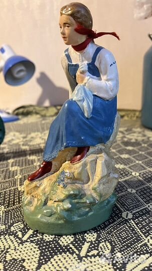 Фигурки фарфоровые