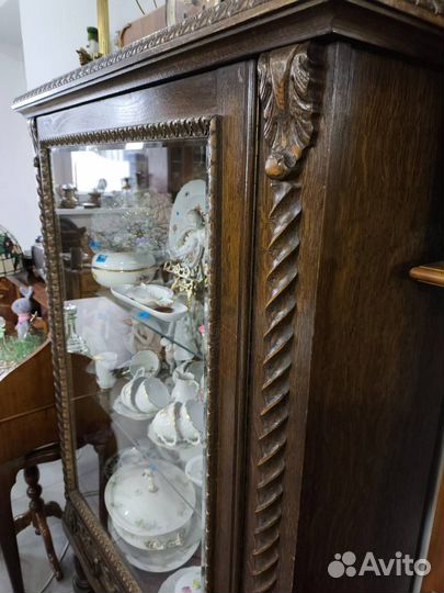 Антикварная витрина