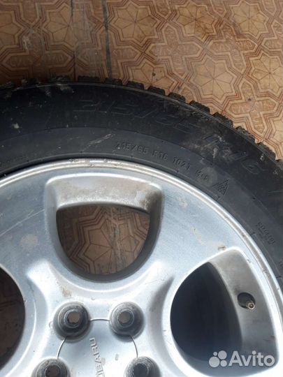 Pirelli Ice Zero 215/65 R16