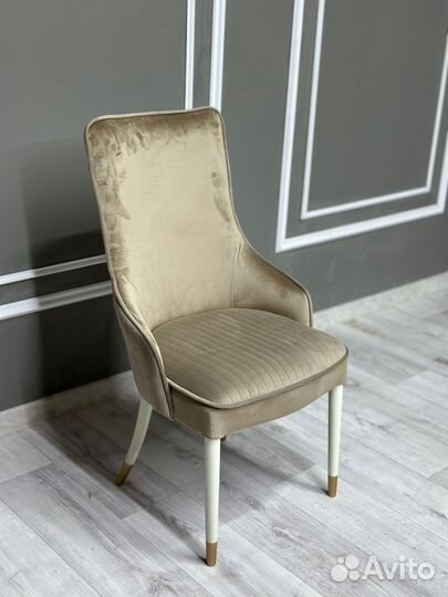 Стол и стулья