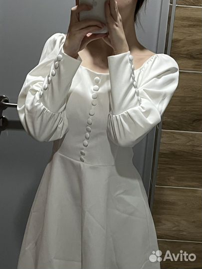 Платье белое эстетичное с пуговицами 42