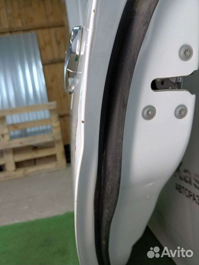 Задняя левая дверь Nissan Almera G15