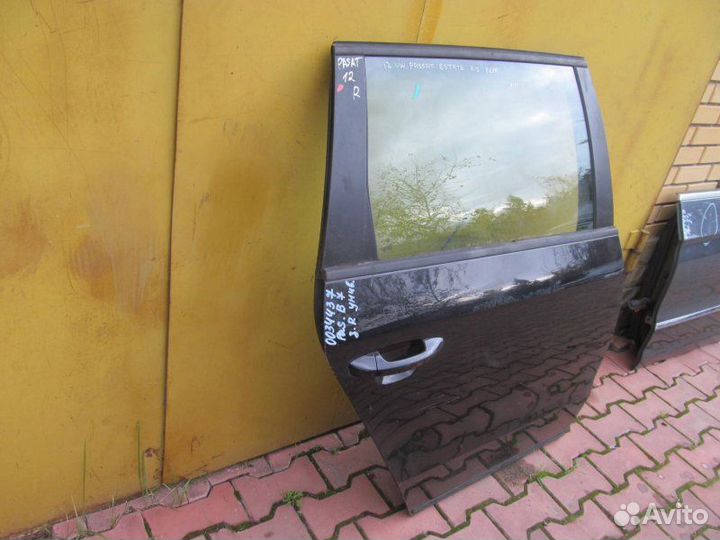 Дверь задняя правая Volkswagen Passat B7 2011