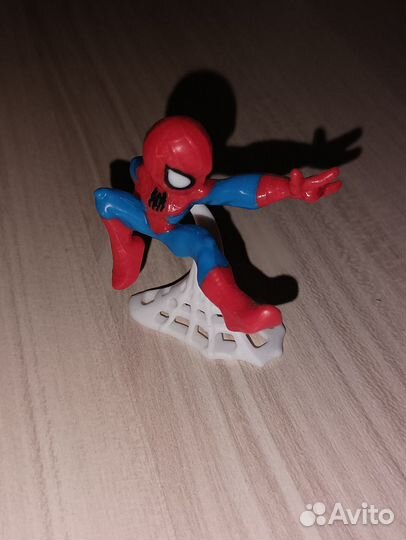 Игрушки из киндера марвел