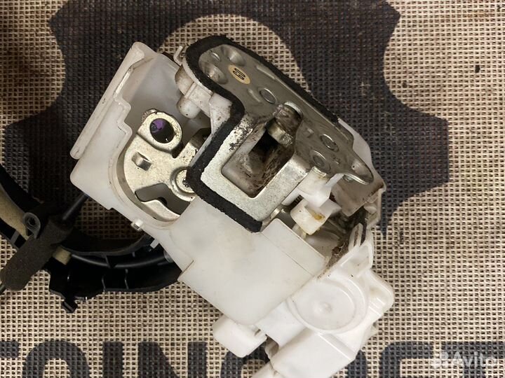 Замок двери передний правый Honda 72112seag01