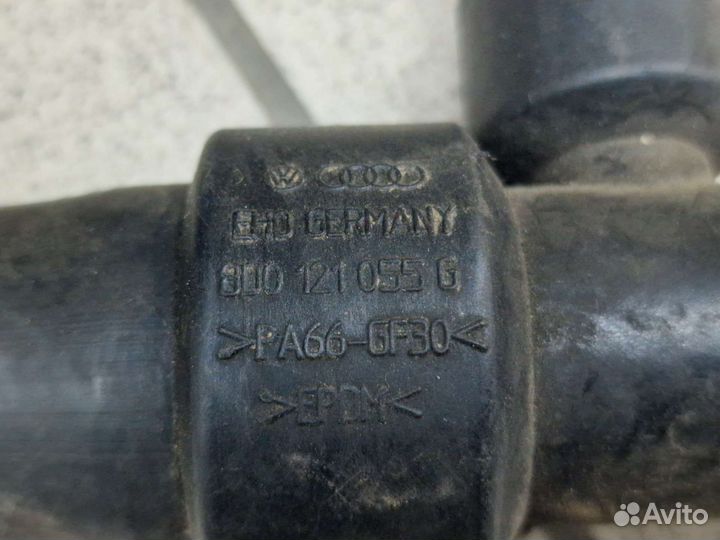 Патрубок радиатора Audi A4 B5/Passat B5 8D0121055G