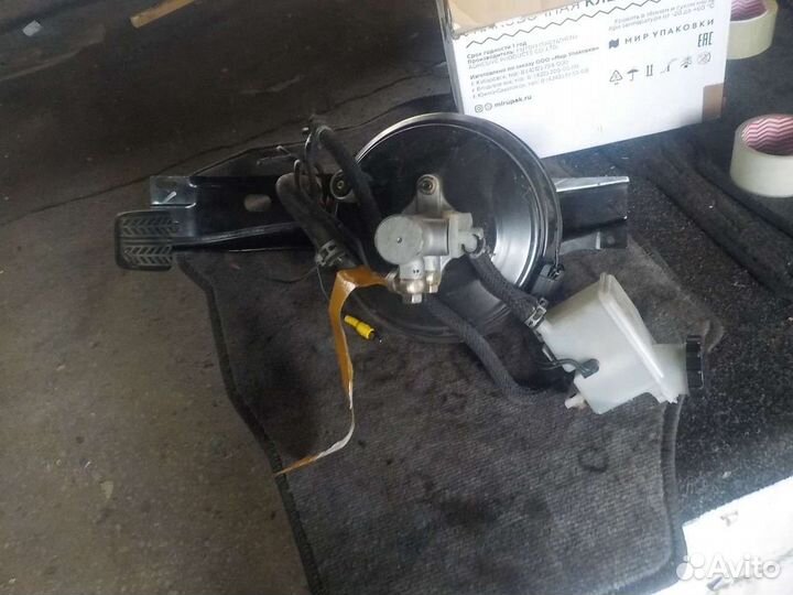 Главный тормозной в зборе с вакуумным и педалью