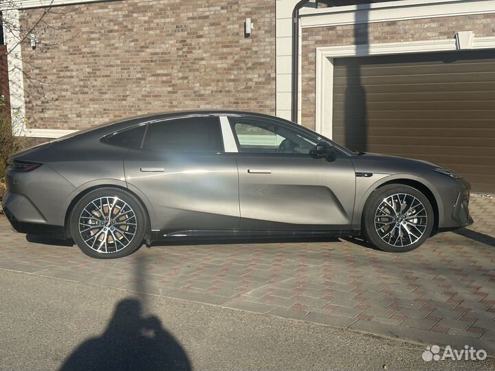 Geely Galaxy E8 646 л.с. AT, 2024, 89 км