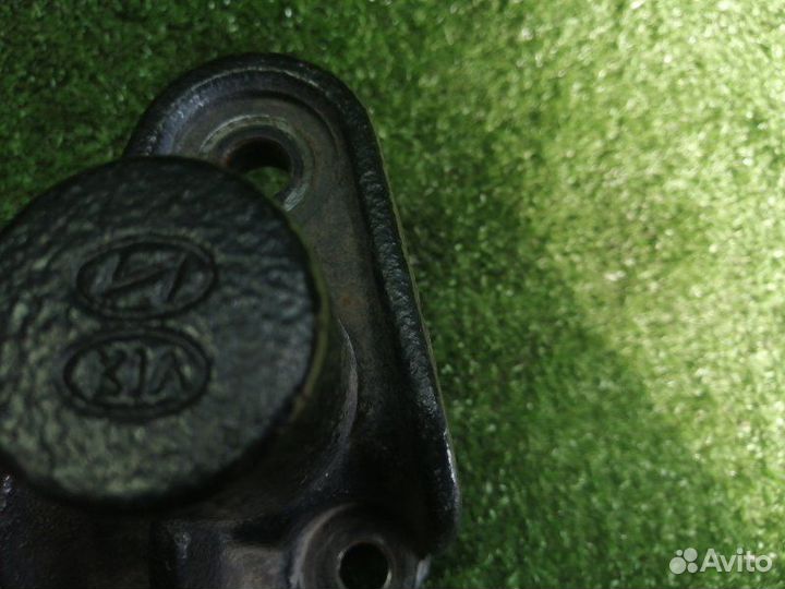 Кронштейн двигателя правый Kia Ceed JD G4FG 2014