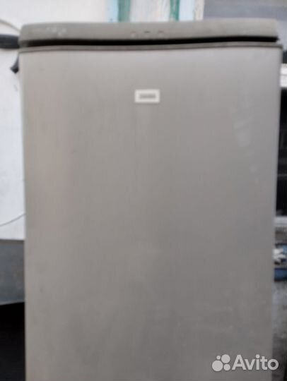 Холодильник на запчасти или под ремонт