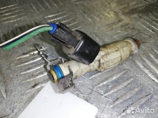 Форсунка бензиновая mazda 5 1 (93H17B704)