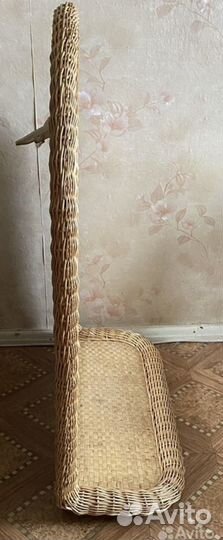 Зеркало в раме из лозы