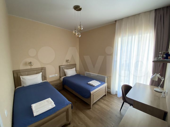 2-к. квартира, 52 м², 1/3 эт.