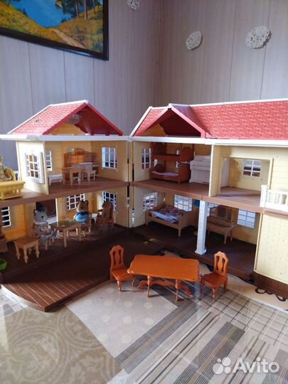 Большой кукольный домик с мебелью
