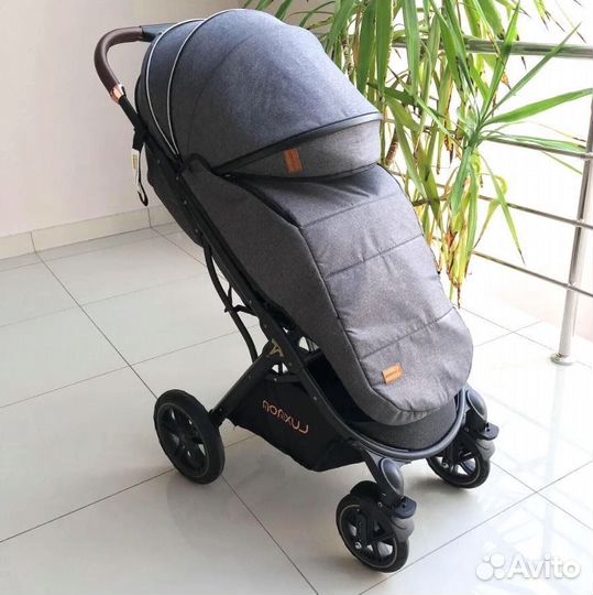 Коляска прогулочная новая
