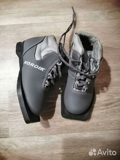 Лыжные ботинки