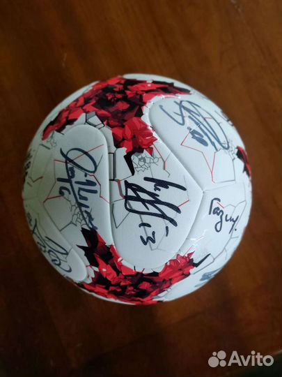 Мяч футбольный с автографами сборной России 2018
