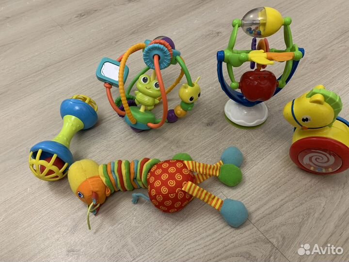 Развивающие игрушки погремушки