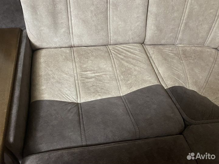 Холл угловой