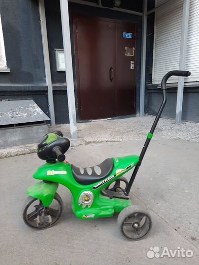 Детский велосипед с ручкой