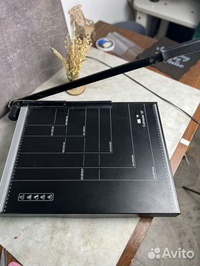 Резак для бумаги сабельный