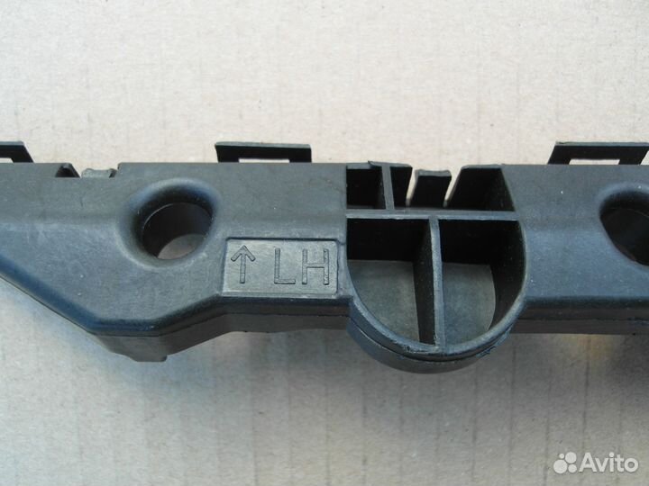 Кронштейн заднего бампера левый Infiniti Q50