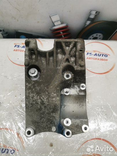 Кронштейн компрессора кондиционера Ford Focus 2