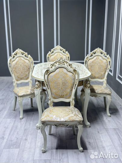 Кухонный стол и стулья