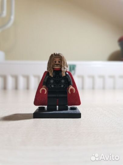 Lego минифигурка marvel Тор