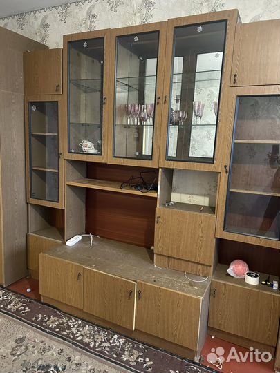 Заберите шкаф платяной, стенку