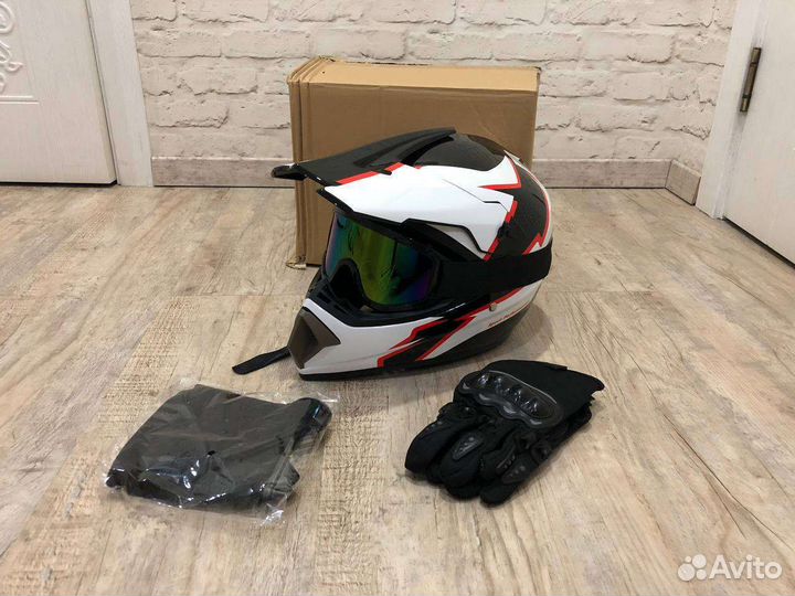 Шлем для мотокросса с очками, перчатками и маской