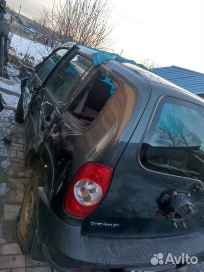 Chevrolet Niva 1.7 МТ, 2016, битый, 120 000 км