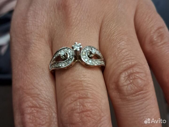 Золотое кольцо с бриллиантами дорожка