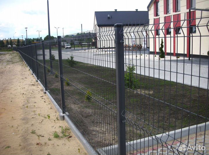 Забор из 3D сетки коричневой промышленная зона