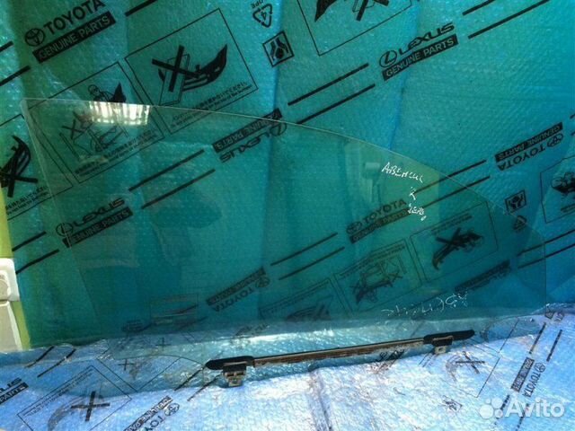 Стекло двери передней правой Toyota Avensis Ii