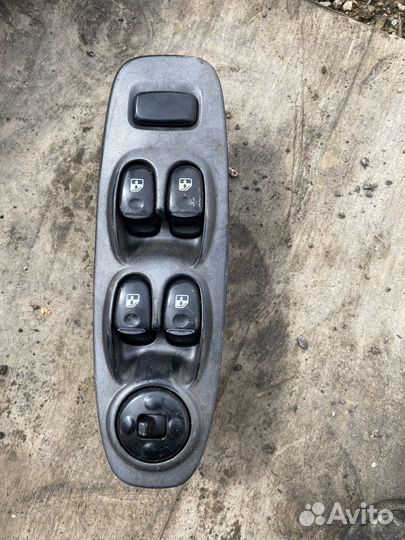 Кнопки стеклоподъемников акцент