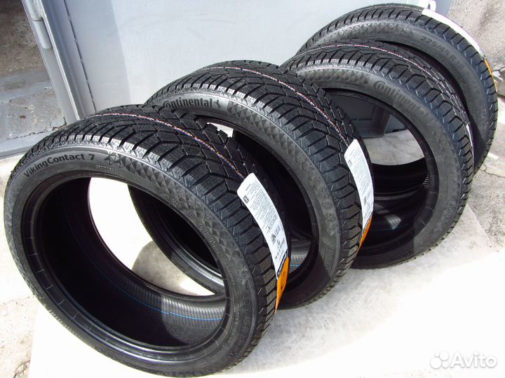 Continental ContiVikingContact 7 225/45 R18 95T