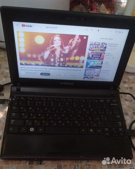 Нетбук Samsung N150 Atom N450 10
