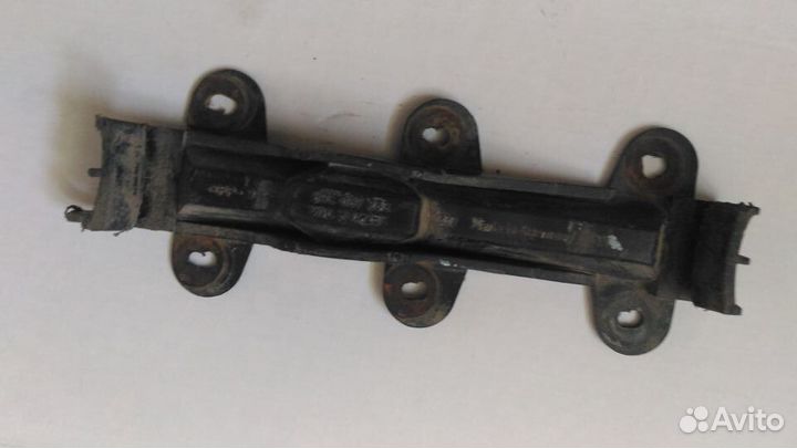 Направляющая бампера для Audi 100 (C4) 1991-1994