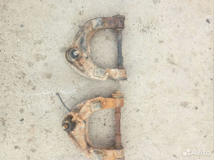 Рычаг верхний передний Mitsubishi Pajero