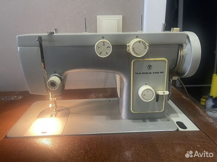 Швейная машина Чайка 142м