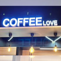 Бариста в кофейню Coffee love