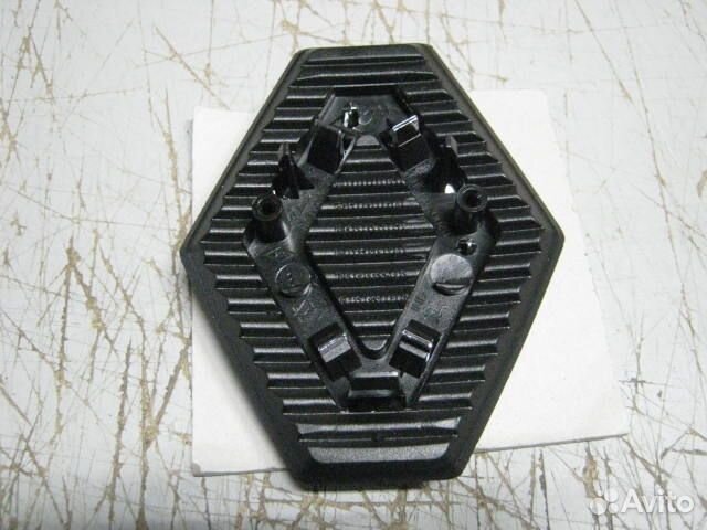 Эмблема решетки радиатора renault megane 2