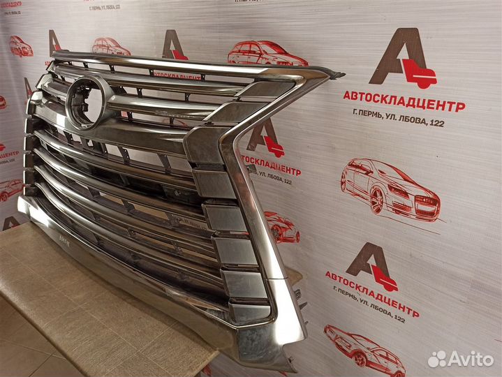 Решетка радиатора Lexus LX570 с 2015 года