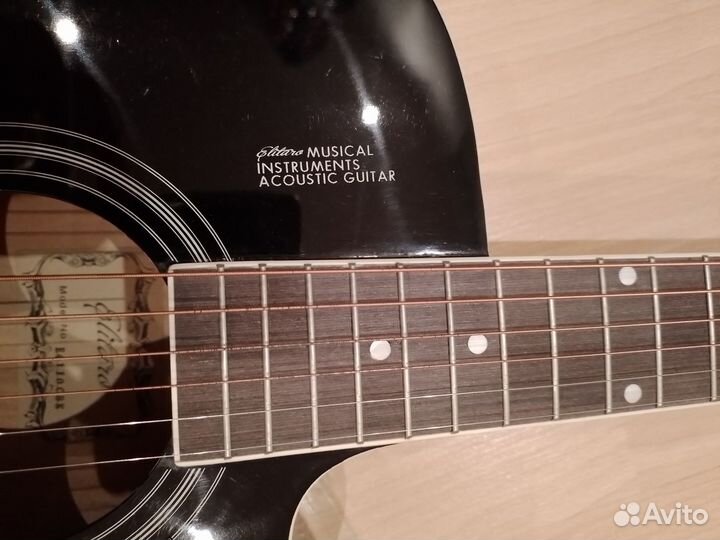 Акустическая гитара 