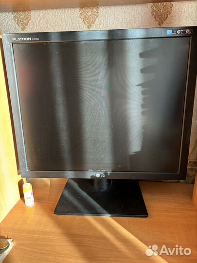 Монитор LG flatron L1919S-BF