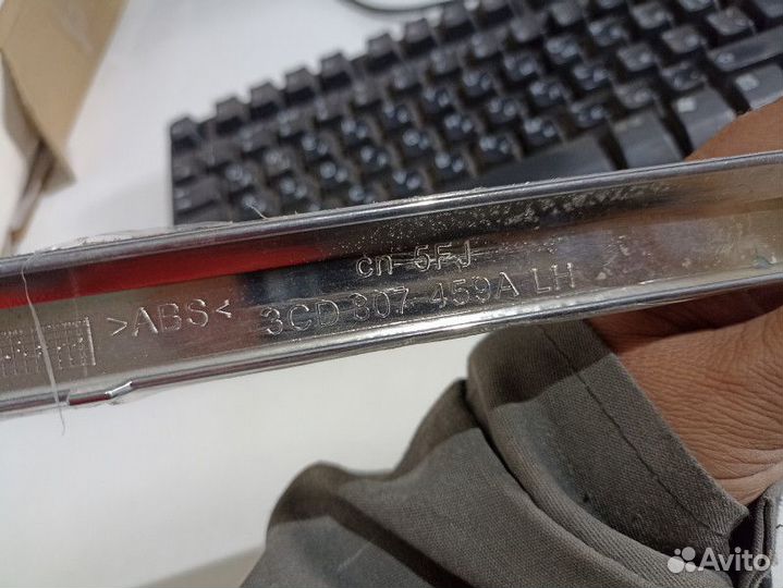 Молдинг заднего бампера левый Volkswagen Passat 7